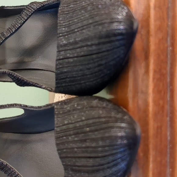 Stuart Weitzman Shimmer Thread Heel Sz. 9 - Picture 9 of 10